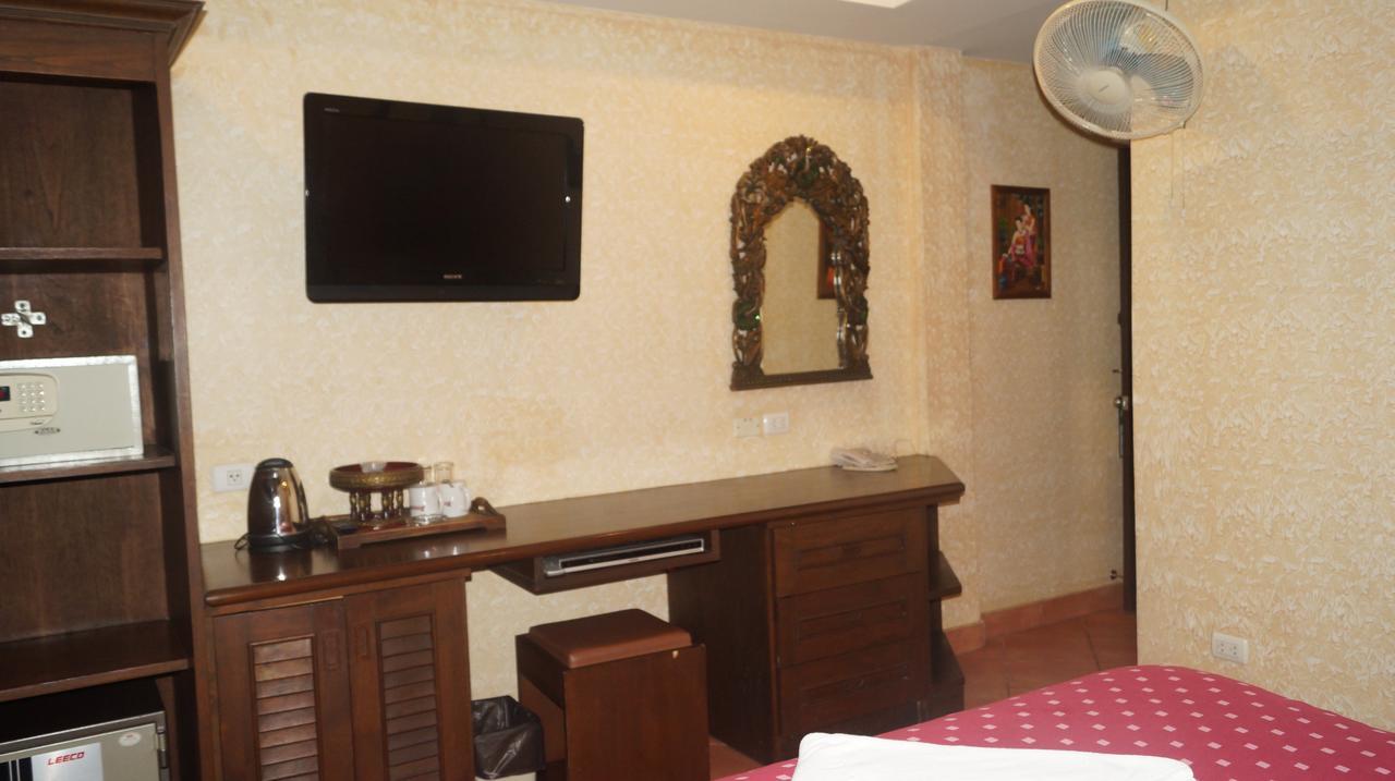 Queen Victoria Inn Pattaya Exteriör bild