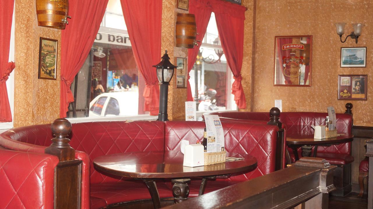 Queen Victoria Inn Pattaya Exteriör bild